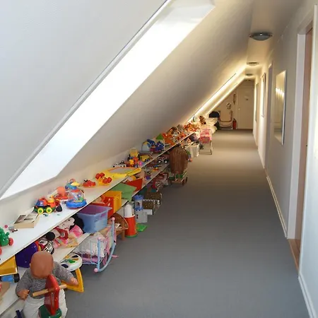 Give Bed & Breakfast *