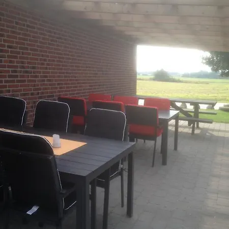 Give Bed & Breakfast