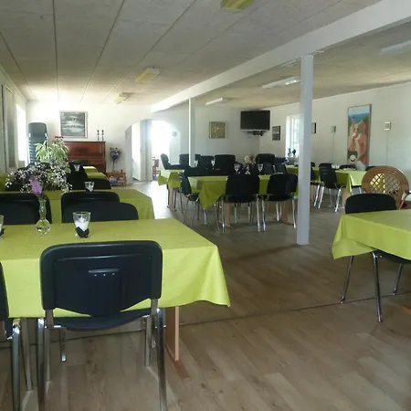 Couette-café Give Bed & Breakfast *