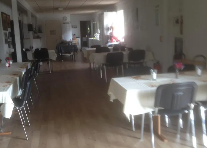 Give Bed & Breakfast *